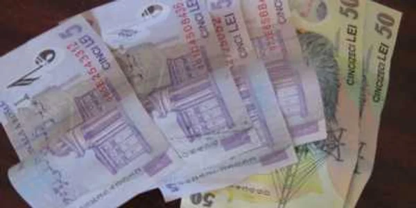 Reşiţenii plătesc bani grei la bănci