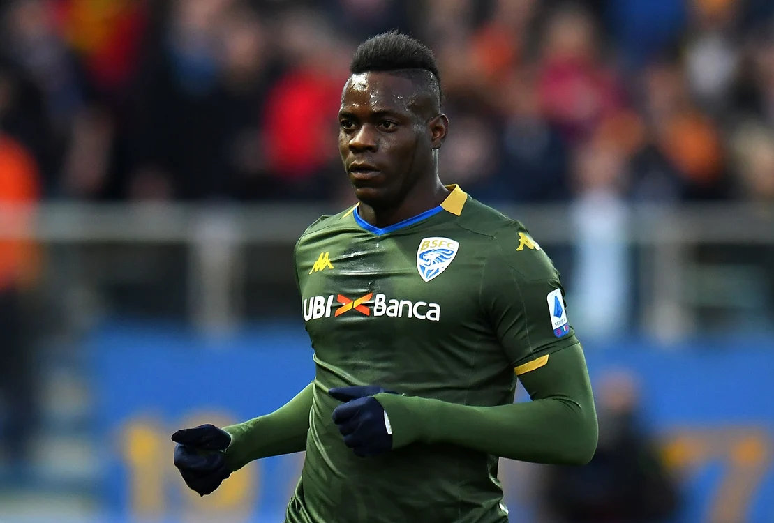 
    Brescia n-ar mai dori să-l păstreze pe Mario BalotelliFoto: Guliver / GettyImages  