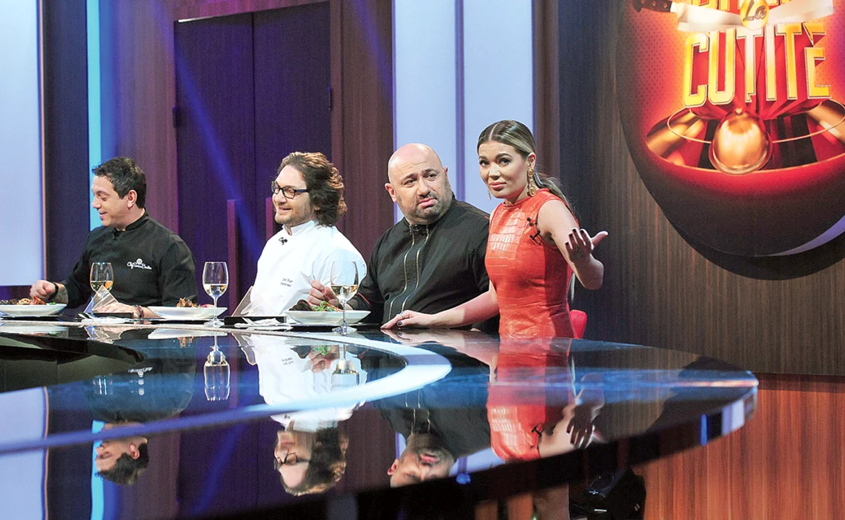 
    Gina, alături de jurații  Florin Dumitrescu, Cătălin  Scărlătescu și Sorin Bontea  