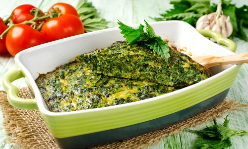 Omleta cu urzici si ceapa verde  Sursa foto shutterstock 419537365 jpg