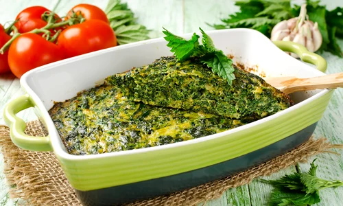 Omleta cu urzici si ceapa verde  Sursa foto shutterstock 419537365 jpg