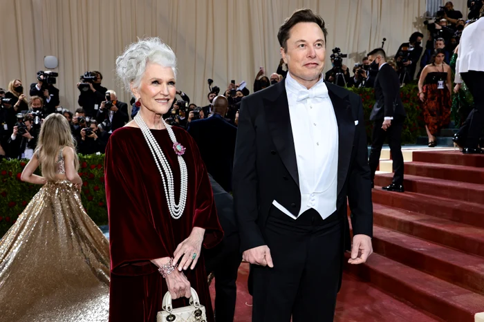 Maye Musk a fost partenera fiului său la Met Gala 2022 FOTO Getty Images