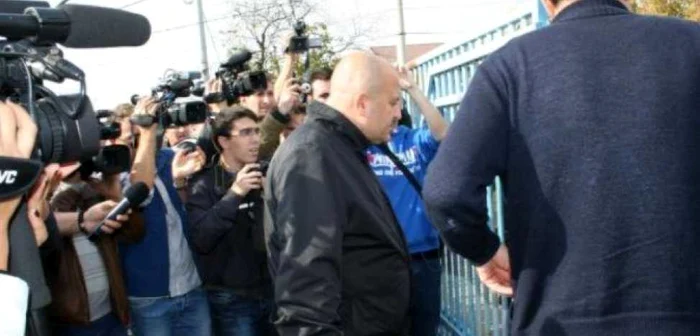 Finanţatorul FC Universitatea Craiova a fost evacuat din nou astăzi de pe stadionul din Bănie