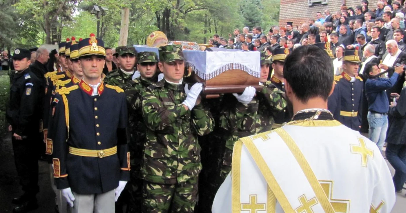 Înmormântarea mitropolitului Nicolae Corneanu FOTO Ştefan Both