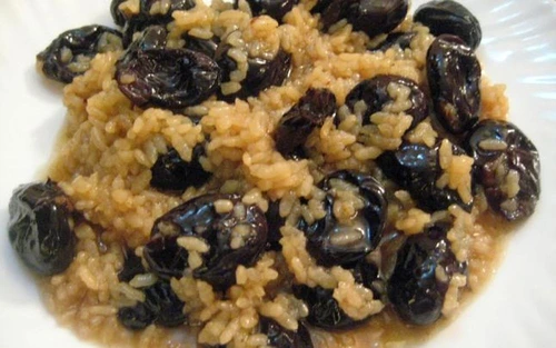 orez cu prune uscate jpeg
