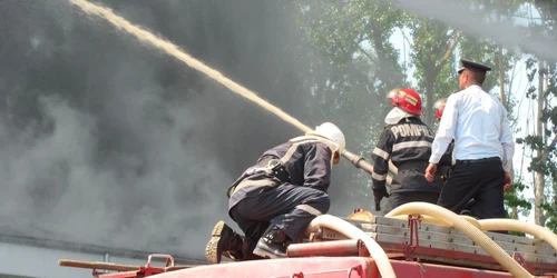 Din cauza vântului incendiul s-a extins imediat. Foto arhivă