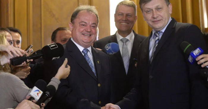 Vasile Blaga, Klaus Iohannis şi Crin Antonescu, la prima rundă de negocieriFOTO Mediafax