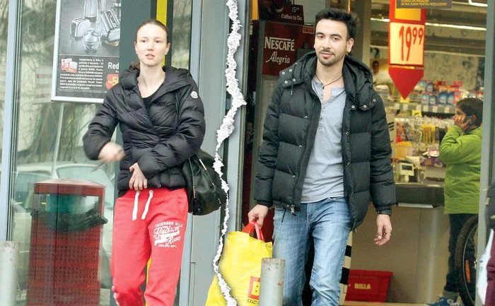 
    Sorana Paşcu şi  Max Dragomir au dus lupte  crâncene după ce s-au  despărţit, miza fiind  fetiţa pe care o au  împreună  