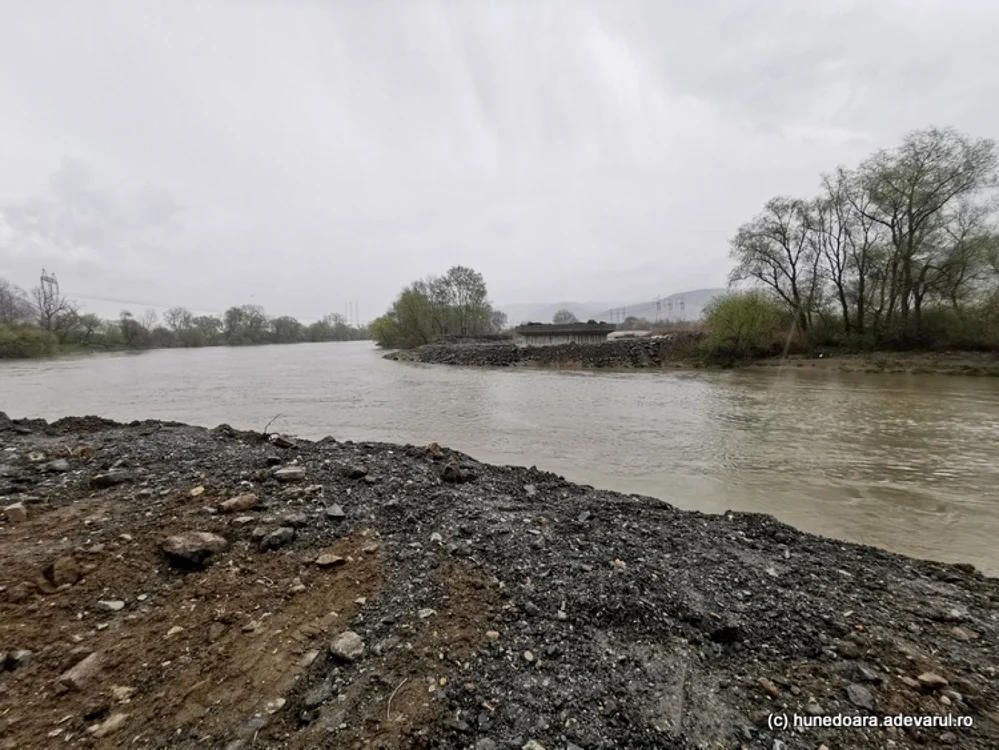 poduri feroviare peste mures in santier foto daniel guta adevarul
