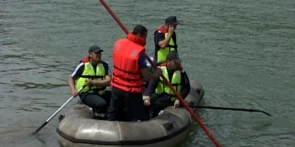 Pompierii au căutat trupul tânărului înecat mai bine de două ore