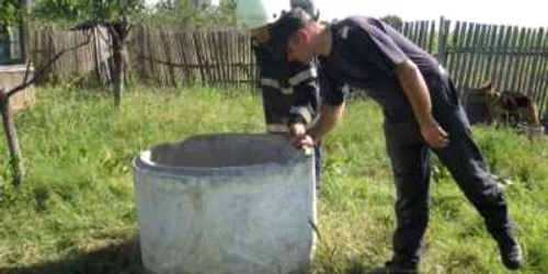  Diametrul fântânii a fost îngust şi intervenţia s-a desfăşurat cu dificultate 
