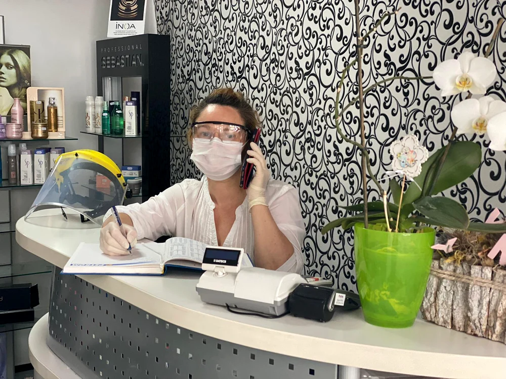 Cătălina-Asiza Borceanu se pregătește să-și redeschidă salonul din Buzău