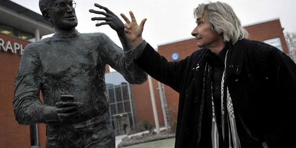 steve jobs statuie