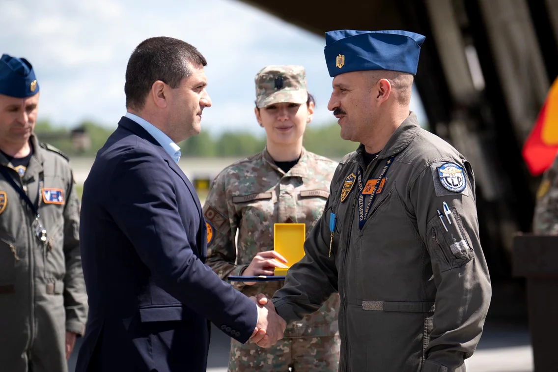 Alexandru Pavelescu Radu Miruta foto Facebook MApN jpg