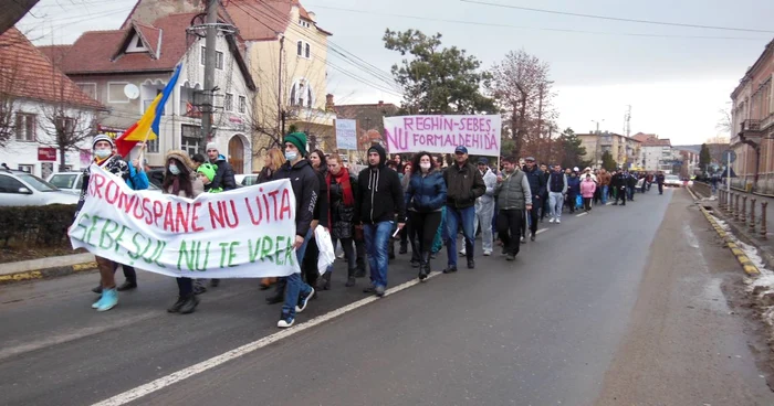 Participanţii la protest au mărşăluit pe străzile Sebeşului