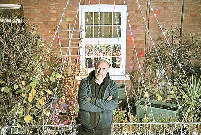 Are un set special de lumini pentru exteriorul casei