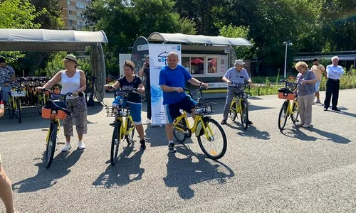 pensionari pe bicicleta jpeg
