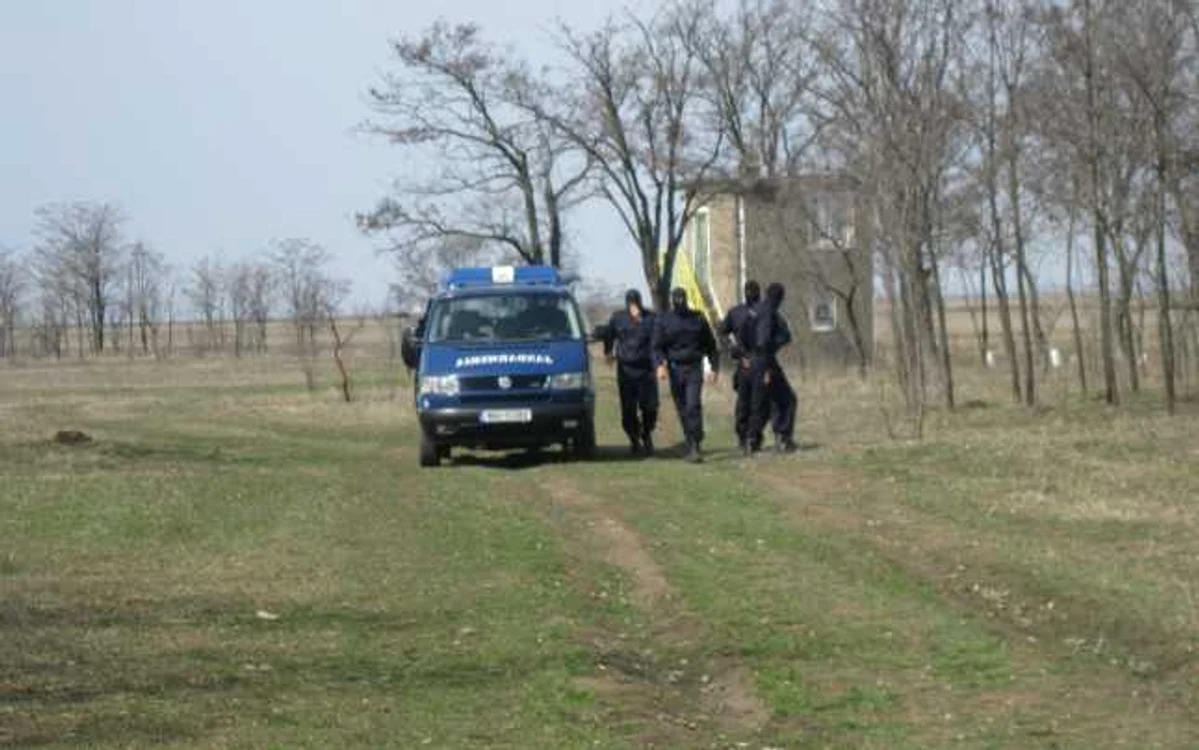 Unul dintre jandarmi este acuzat că a agresat un minor. FOTO: N.BUTNARU