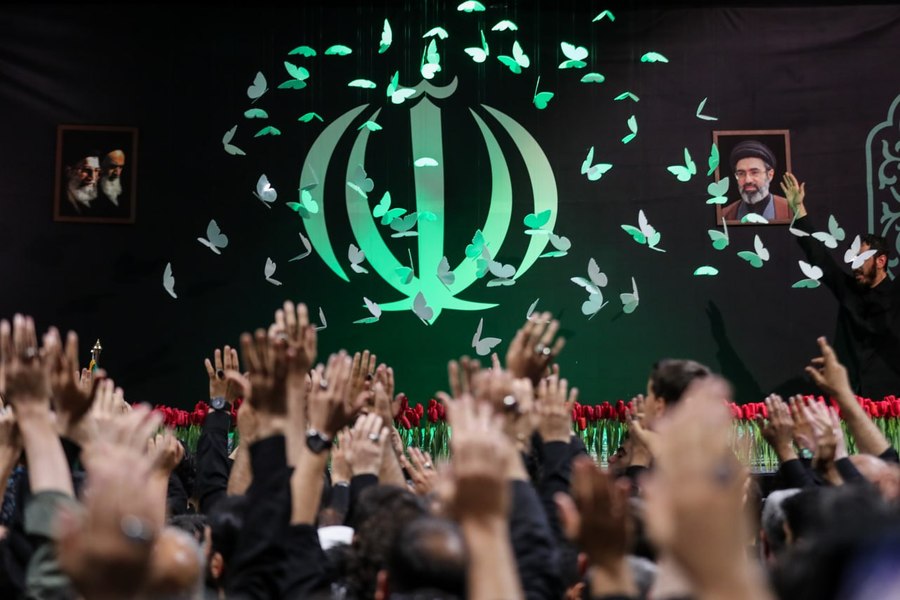Milioane de oameni, la funeraliile lui Ali Khamenei. „Moarte Americii!”, scandează mulțimea chiar de Ziua Independenței SUA