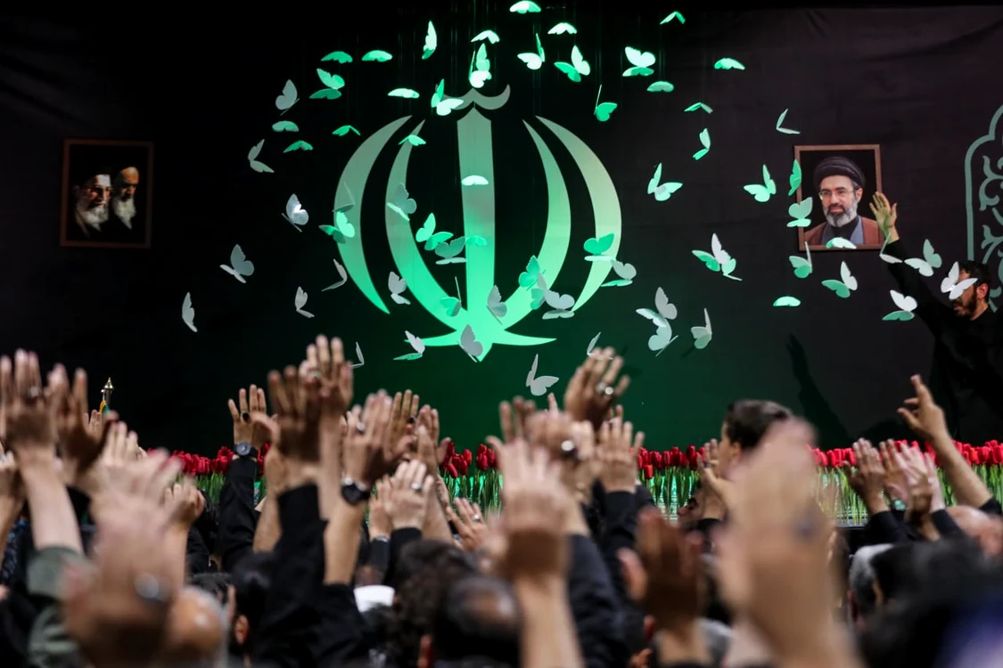 Ali Khamenei este condus pe ultimul drum la Tehran