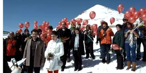 Căsătoria a avut loc lângă vârful Păpușa