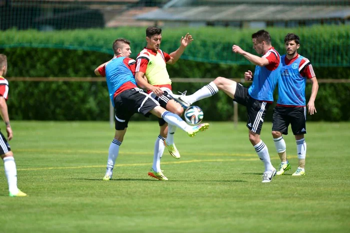 Jucătorii echipei naţionale, la antrenament (foto: Echipa națională de fotbal a României - Pagina oficială)