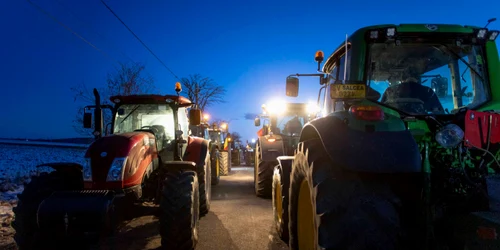 Reprezentanți ai fermierilor și transportatorilor blochează trei din cele patru culoare vamale din vama Siret, în Siret, Suceava. FOTO Inquam Photos / Casian Mitu