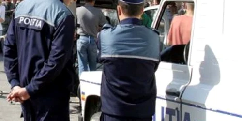 Doi bucureşteni înşelau comercianţii, atribuindu-şi calitatea de poliţişti