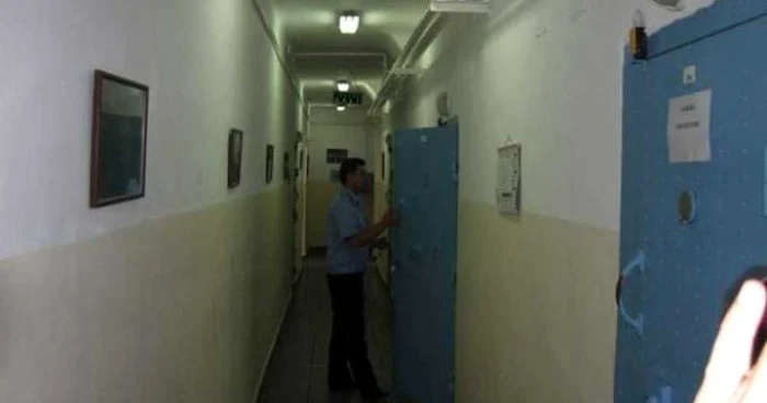 Ofiţerii au muşamalizat agresarea unui deţinut Foto. Adevărul