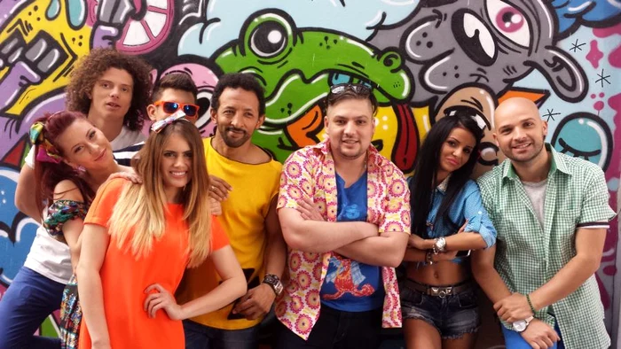 Alb Negru a filmat videoclipul în mai multe locuri din Bucureşti.