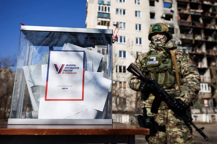 Urnă de vot expusă în stradă la Severodonețk, în regiunea Lugansk FOTO TASS