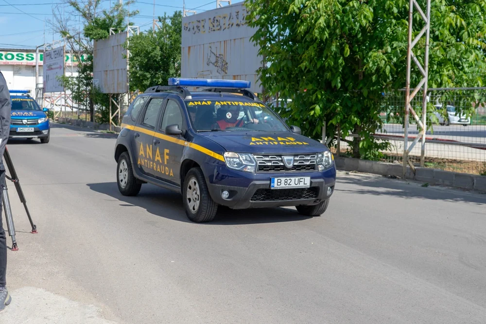 Un solist de muzică de petrecere a „fentat” fiscul cu 1,6 milioane de lei. Cum își folosea familia pentru a evita plata taxelor la stat