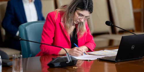 Diana Buzoianu, ministrul Mediului FOTO gov.ro