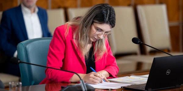 Diana Buzoianu, ministrul Mediului FOTO gov.ro