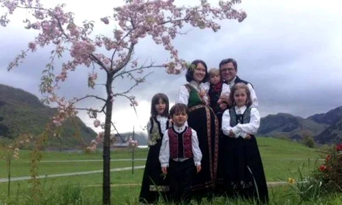 the bodnariu family 810 500 55 s c1 465x390 jpeg