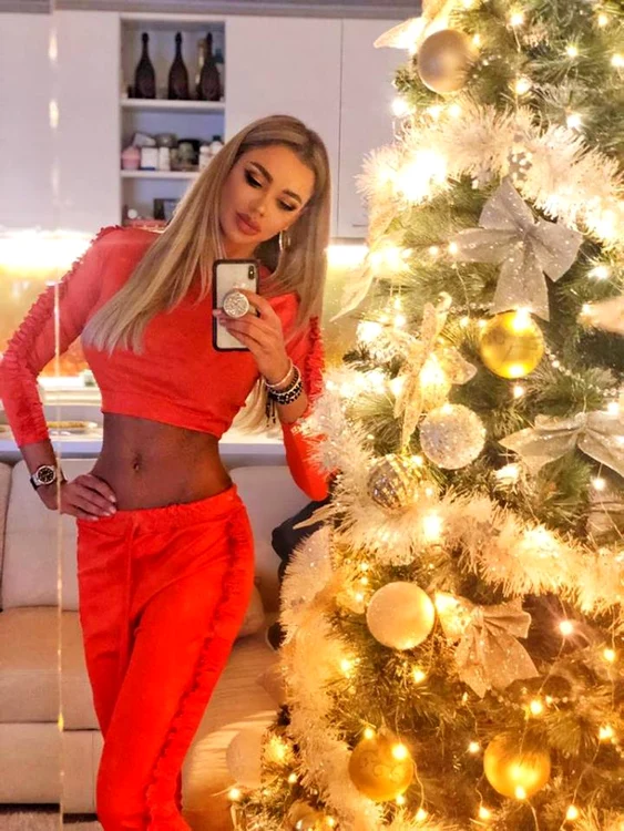 Anda Adam și Bianca Drăgușanu, sexy la bradul de Crăciunfoto: colaj Click!