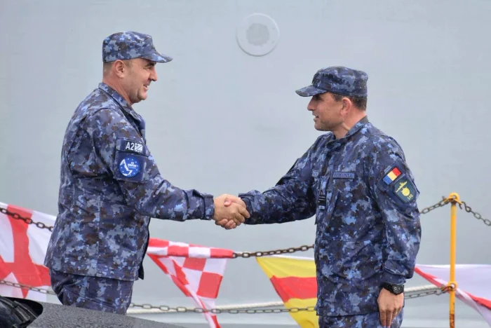 Reprezentanții Marinei Regale și cei ai Forțelor Navale Române / Sursa foto: Royal Navy
