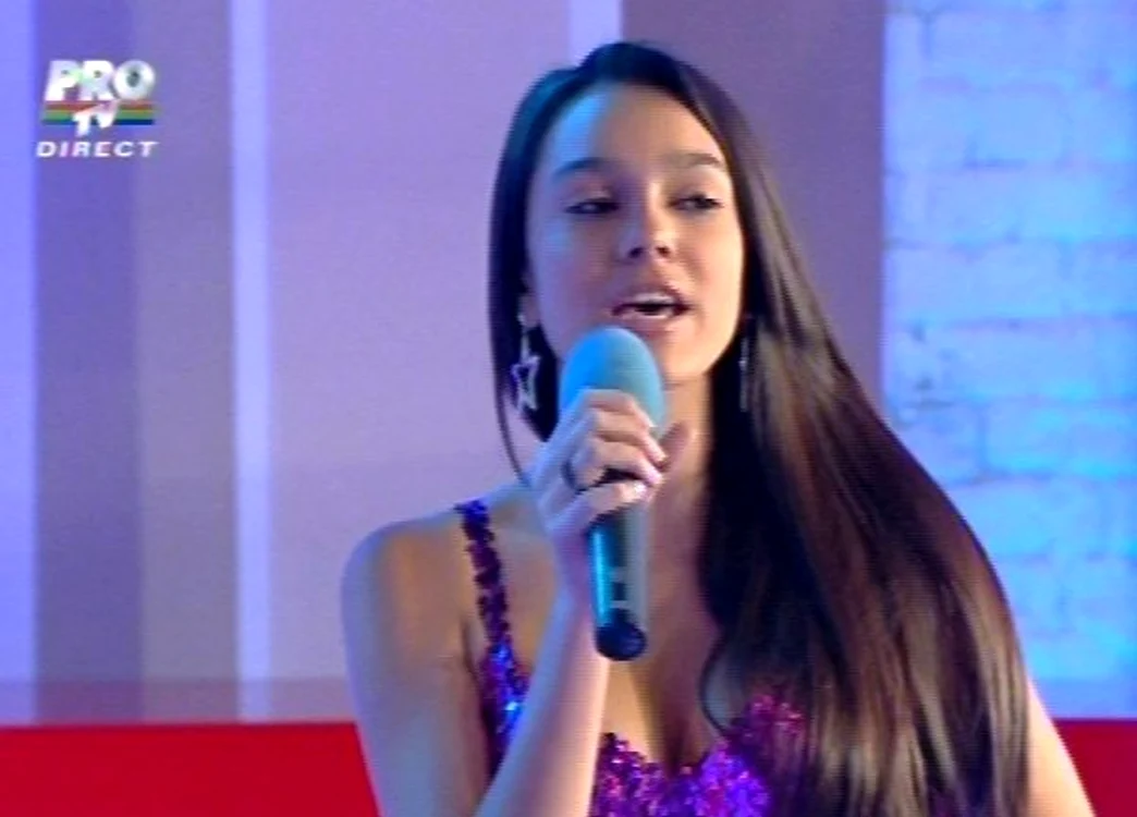 
    Carmen, fiica lui Adrian Minune (Foto: captură video Pro TV)  