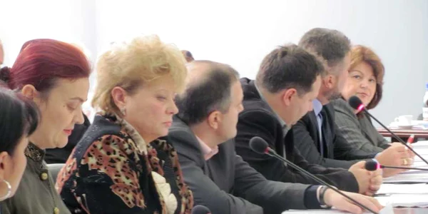 Consilierii democrat-liberali şi cei social-democraţi acuză Primăria de favoritisme