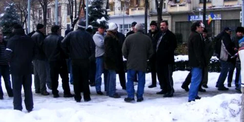 Pescarii au pichetat Prefectura Mehedinți