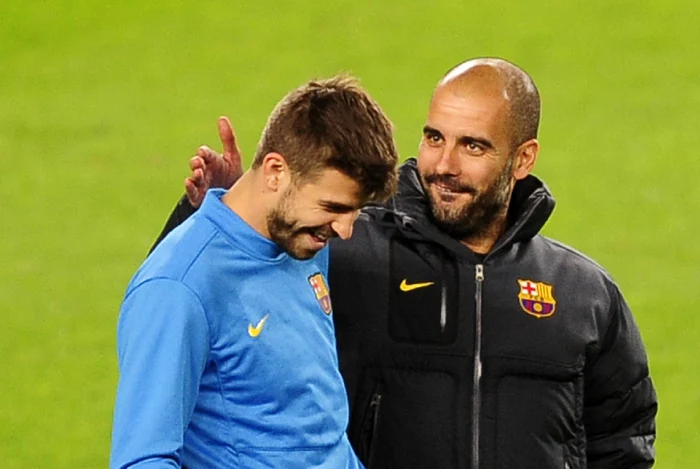 Guardiola  îl ţinea din scurt pe Pique FOTO barcablog.com