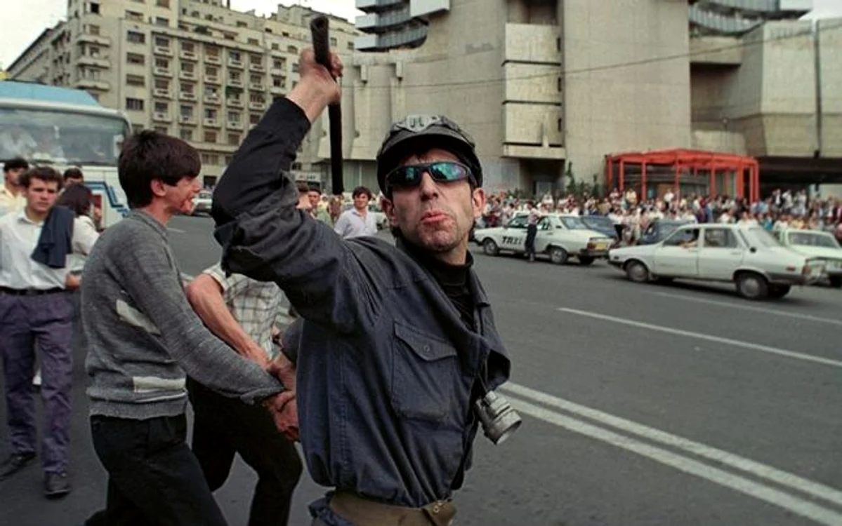În timpul mineriadei din 1990, au fost rănite mai multe persoane