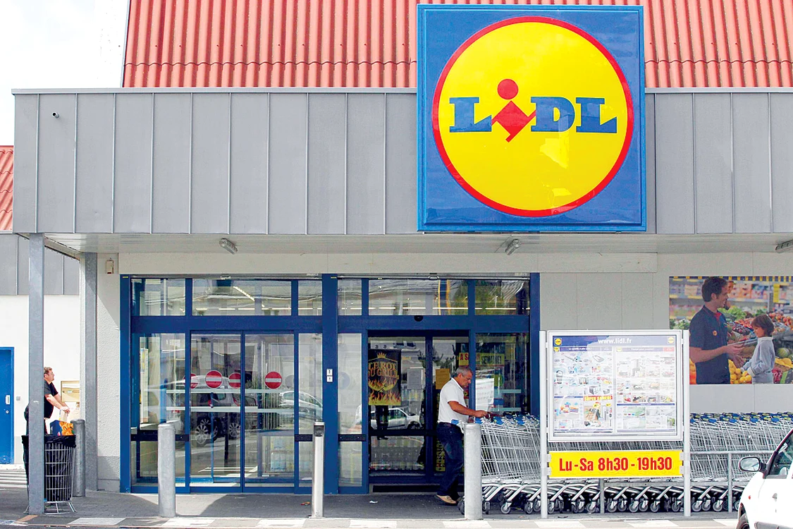 
    Magazinele Lidl  au fost sancţionate  cu amendă şi  retragerea  magiunului  de pe raft  
