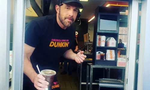 Ben Affleck vinde cafea jpg