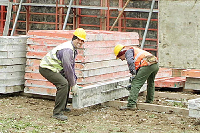 Şantierul este  abandonat din  noiembrie 2013