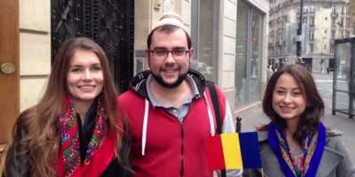Alexandra Marinescu, studentă la Paris, a realizat video-ul de 1 Decembrie împreună cu un prieten francez FOTO: Youtube/Augustin Roncin