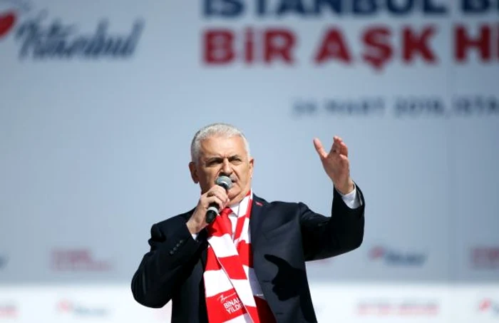 Binali Yildirim in campanie electorala FOTO EPA-EFE