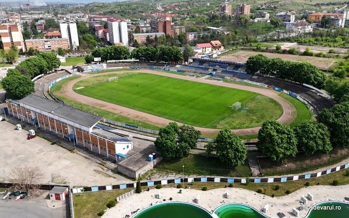 Stadionul Corvinul din Hunedoara se pregătește de demolare. Foto: Daniel Guță ADEVĂRUL