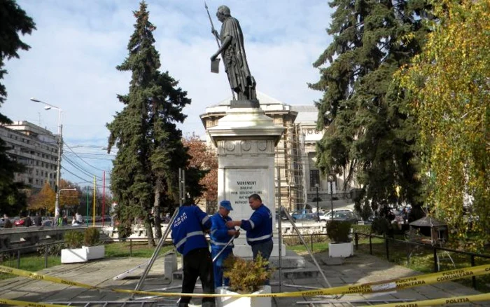 statuia libertatii ploiesti în 2010 foto adevarul ploiesti