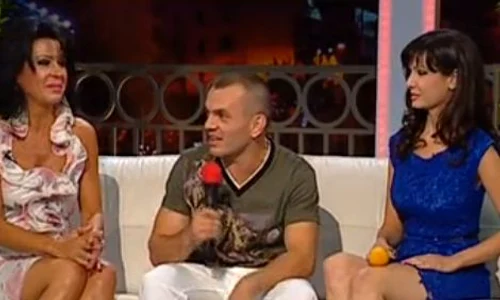 Pitbull Atodiresei a venit la emisiune cu soţia lui şi soacra (captură: Kanal D) jpeg